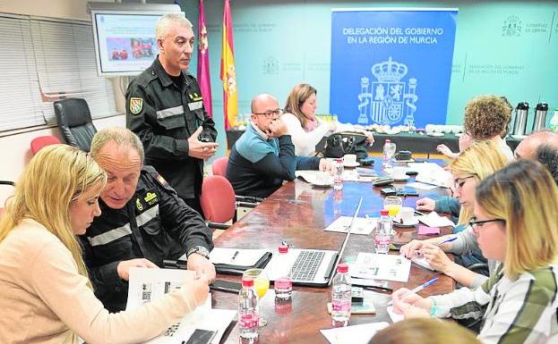 Presentación, ayer, del simulacro de la UME, en Murcia./ J. Carrión / AGM