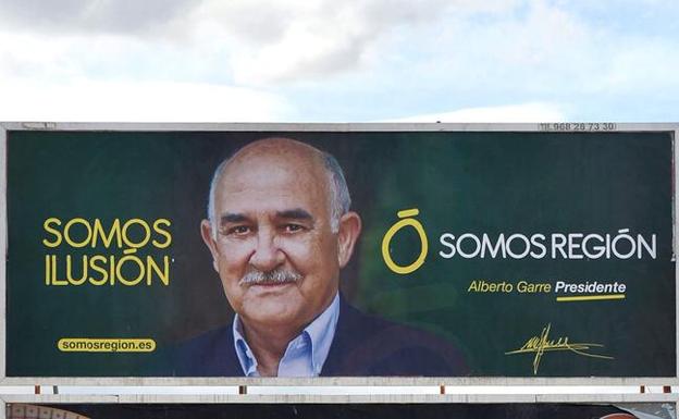 Cartel con el anuncio del partido de Garre. /Nacho García/ AGM