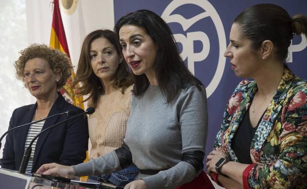 Rueda de prensa en la sede del PP de Cartagena, este martes. /J. M. Rodríguez / AGM