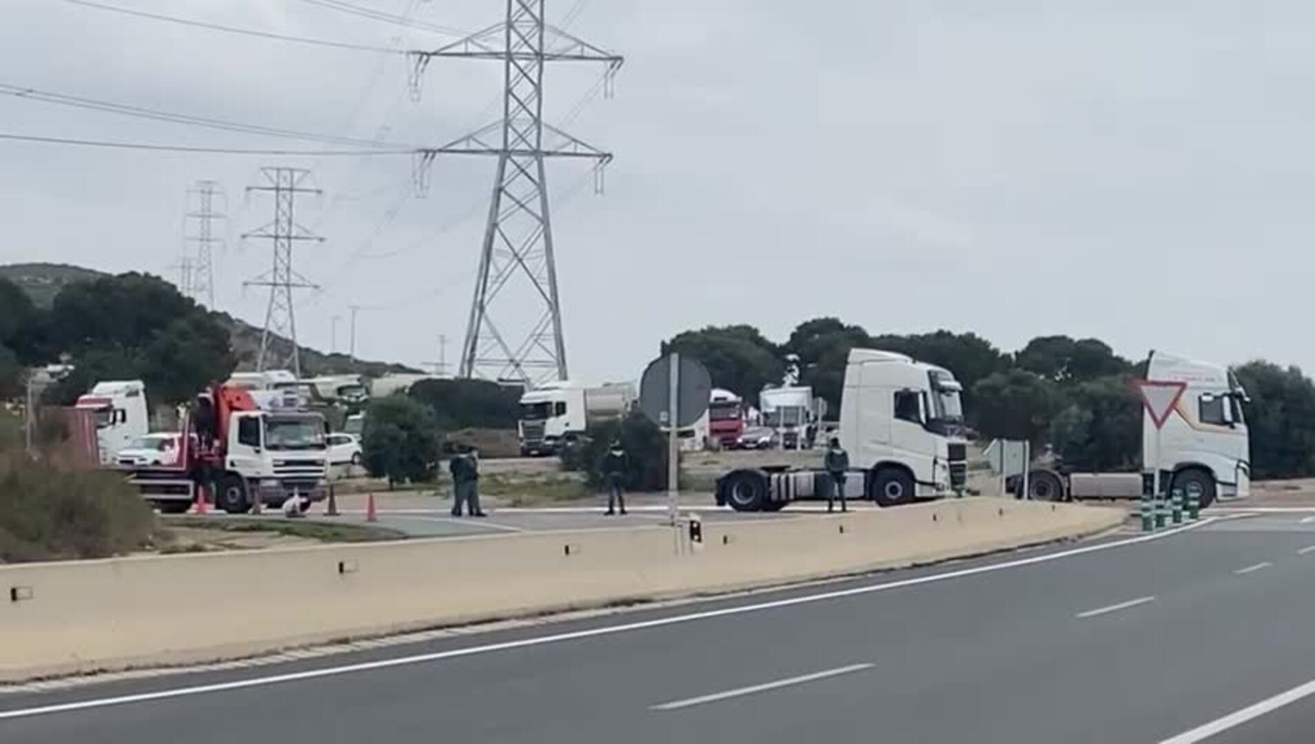 Decenas De Camiones Bloquean Las Calles Principales De Cartagena A La