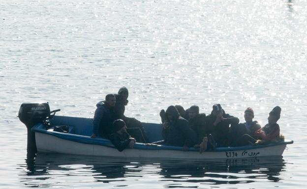 La Comunidad acoge a 24 menores llegados en patera este fin de semana a las costas de la Región de Murcia 