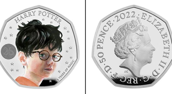 Moneda de 50 peniques para celebrar el 25 aniversario de la publicación de 'La Piedra Filosofal'. 