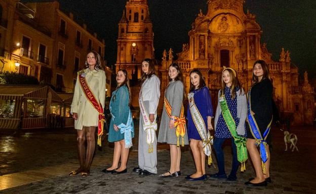 Las candidatas a abanderada infantil. 