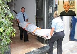 Trasladan el cadáver de Ricardo Muñoz (arriba en la foto). | Pablo Sánchez/