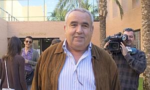 El empresario Ángel Fenoll, responsable del vertedero a su salida de los juzgados de Orihuela, en octubre de 2011| A. A. CÁMARAS/