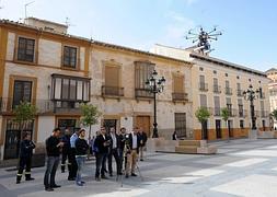 Prueba, ayer por la mañana, del dron en la plaza de España. :: P.A./AGM/