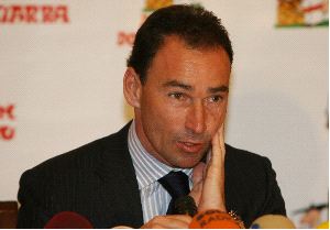 EMOCIONADO. Pepín Liria, ayer, en el Asador Donostiarra de Madrid, donde anunció su retirada como matador de toros. / ERNESTO AGUDO/