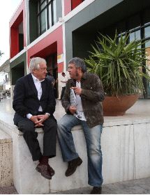 QUEDA LA PALABRA. Cees Nooteboom y Antonio Arco conversan, ayer, antes del acto. / MARTÍNEZ BUESO/