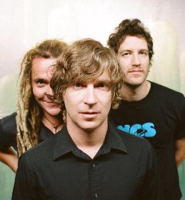 TRÍO. Daniel Lorca, Mathieu Bertrane e Ira Elliot, los componentes de Nada Surf que estarán en Molina. / LV/