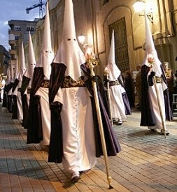Un tercio, en la procesión de la Vera Cruz. / J. C. C. / AGM/