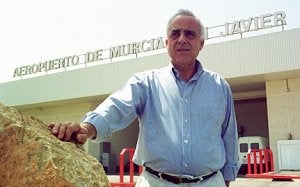 El embajador José María Sanz Pastor Mellado a la vuelta de uno de sus numerosos viajes en San Javier. ::
LV/