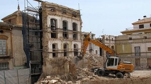 Tras el derribo de las habitaciones sólo queda en pie la fahada principal de la llamada Casa del Inquisidor. :: PACO ALONSO / AGM/