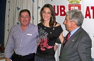 Carrillo (presidente del Athleo), Amanda Cano y Berengüí. :: LV/