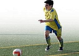 Una imagen de Juan Pablo en un partido de fútbol. :: LA VERDAD/
