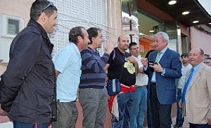 Valcárcel, dialogando con los sindicalistas de ElPozo. ::
P.ESPADAS/