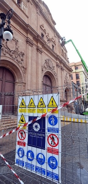 Todo el perímetro de la fachada ha quedado cerrado. :: P. A. / AGM/