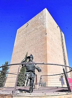Estado que presenta en al actualidad la torre del Espolón. :: PACO ALONSO / AGM/