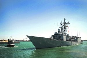La fragata 'Reina Sofía' zarpó de Rota el 22 de marzo rumbo al Índico para acabar con la piratería. ::
R. RÍOS/