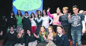 Los ganadores de los primeros premios en las distintas modalidades, ayer, en el salón de actos de CAM. :: NACHO GARCÍA/AGM/