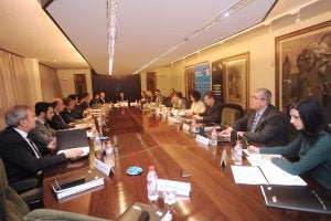 Un momento del encuentro con los colegios profesionales, ayer. ::
ISRAEL SÁNCHEZ / AGM/