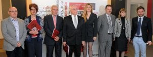 El rector Cobacho encabezó la presentación junto a los representantes de las entidades patrocinadoras. :: J.L./