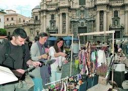 Mercadillo en el que firmas murcianas venden sus productos. :: V.V./
