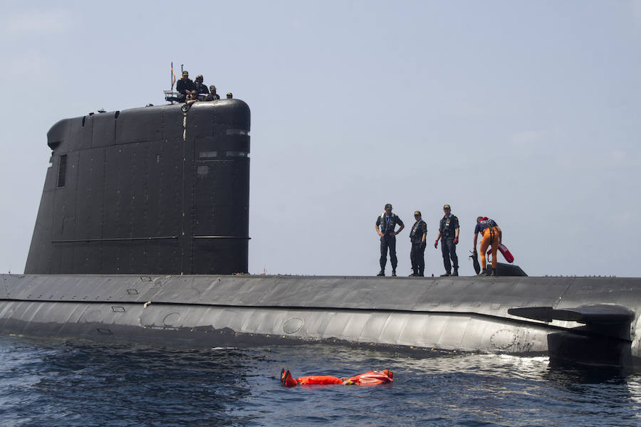 Fotos: Simulacro de salvamento y rescate de la dotación de un submarino en  Cartagena | La Verdad