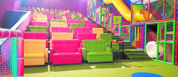 Thader inaugura la primera sala de cine infantil de la