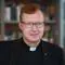 Este jesuita alemán, integrante del comité organizador de la cumbre, es el presidente del Centro para la Protección de Menores de la Pontificia Universidad Gregoriana de Roma, de la que también es profesor.
