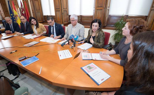 Presentación del 'Libro Murciano del año 2018', este martes./Javier Carrión / AGM