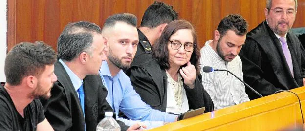 Resultado de imagen de La Guardia Civil sostiene que los acusados de matar a la feriante fueron a robar en su casa