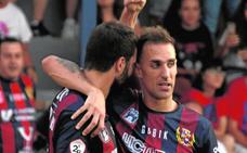 Íker Torre celebra uno de sus goles con Ubay./inma azorín