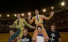 Morante y Ureña salen a hombros tras cortar dos orejas cara uno./Guillermo Carrión/ AGM