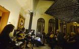 El concierto 'Al Andalus S.XXI' que la agrupación Burruezo & Nur Camerata ofreció anoche en la primera planta del edificio de Convalecencia (Rectorado de la UMU) inauguró un nuevo espacio cultural bajo la obra 'La forma de las estrellas' de la artista Soledad Sevilla/Nacho García/ AGM