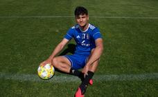 Lucas de Vega posa al final del entrenamiento de este miércoles en La Manga Club./ANTONIO GIL / AGM