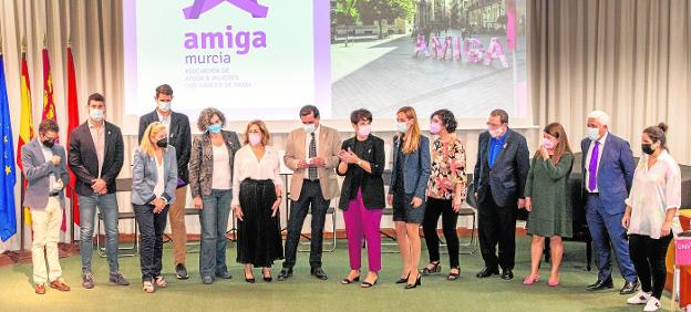 The winners by the Amiga association, last night, at the Paraninfo de la Merced in Murcia. 