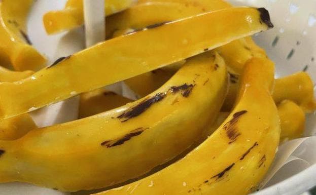 Banana-shaped bonbon.
