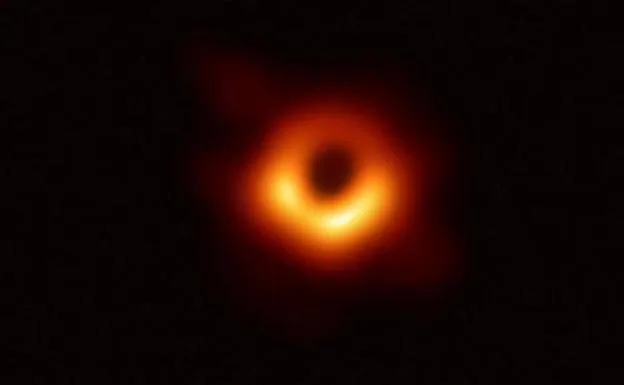 Photograph provided by the CSIC of the first image obtained of a black hole.