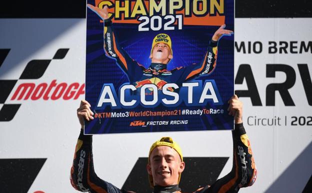 Pedro Acosta celebrates his Moto3 world title.