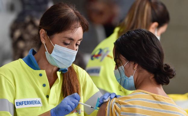 A young woman is vaccinated in Murcia, in a file photo.