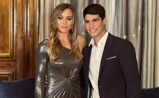 Carlos Alcaraz and Paula Badosa pose together at the 2021 AS Awards