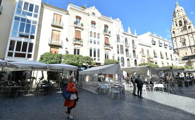 Passersby through the Cardenal Belluga square in Murcia, in a file photo.