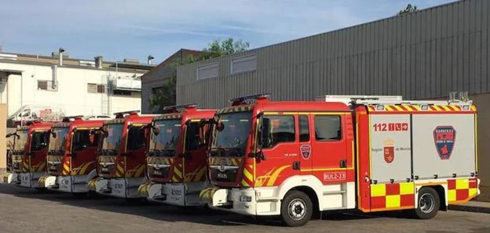 Atienden a cinco afectados por el humo en el incendio de una vivienda de Mula