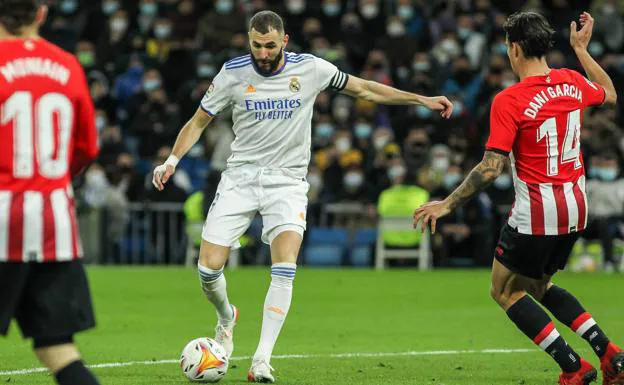 Benzema, in an action against Muniain and Dani García. 