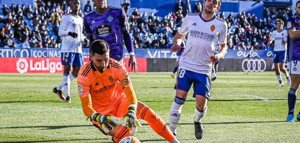 Más emoción y protestas que fútbol en el Zaragoza-Valladolid | La Verdad