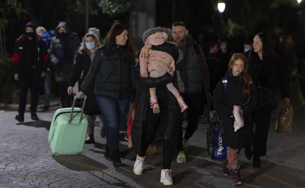 Several Ukrainian families arrive in Spain.