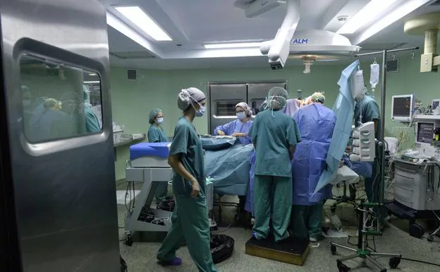 Stock image of an operating room. 