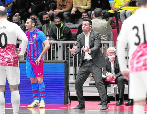 Diego Giustozzi, coach of ElPozo, protests an arbitration decision from the band, on Sunday. 