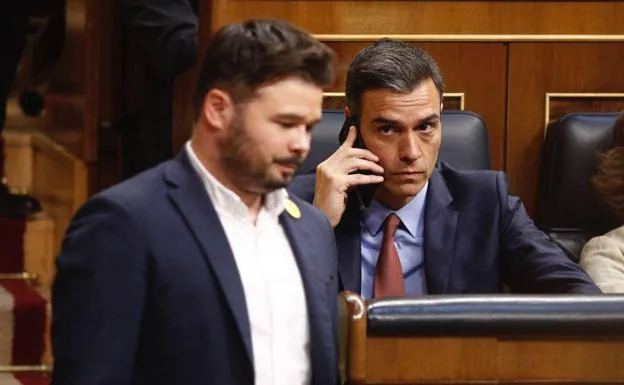The president contemplates the ERC spokesman, Gabriel Rufián, in Congress. 