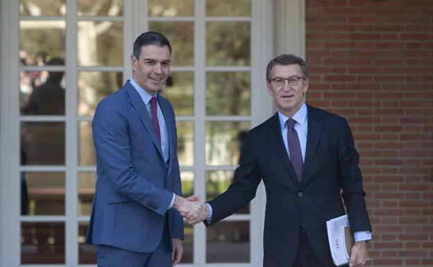 The President of the Government, Pedro Sánchez, and the leader of the opposition, Alberto Núñez Feijóo. 